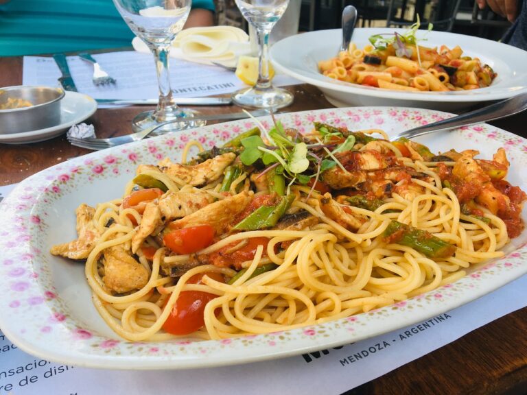 pastas mendocinas en plato clásico